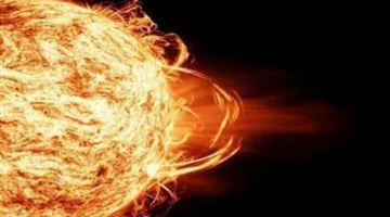 رصد نتوء شمسي ضخم وتأثيره المحتمل على النشاط الفضائي والمناخ الأرضي